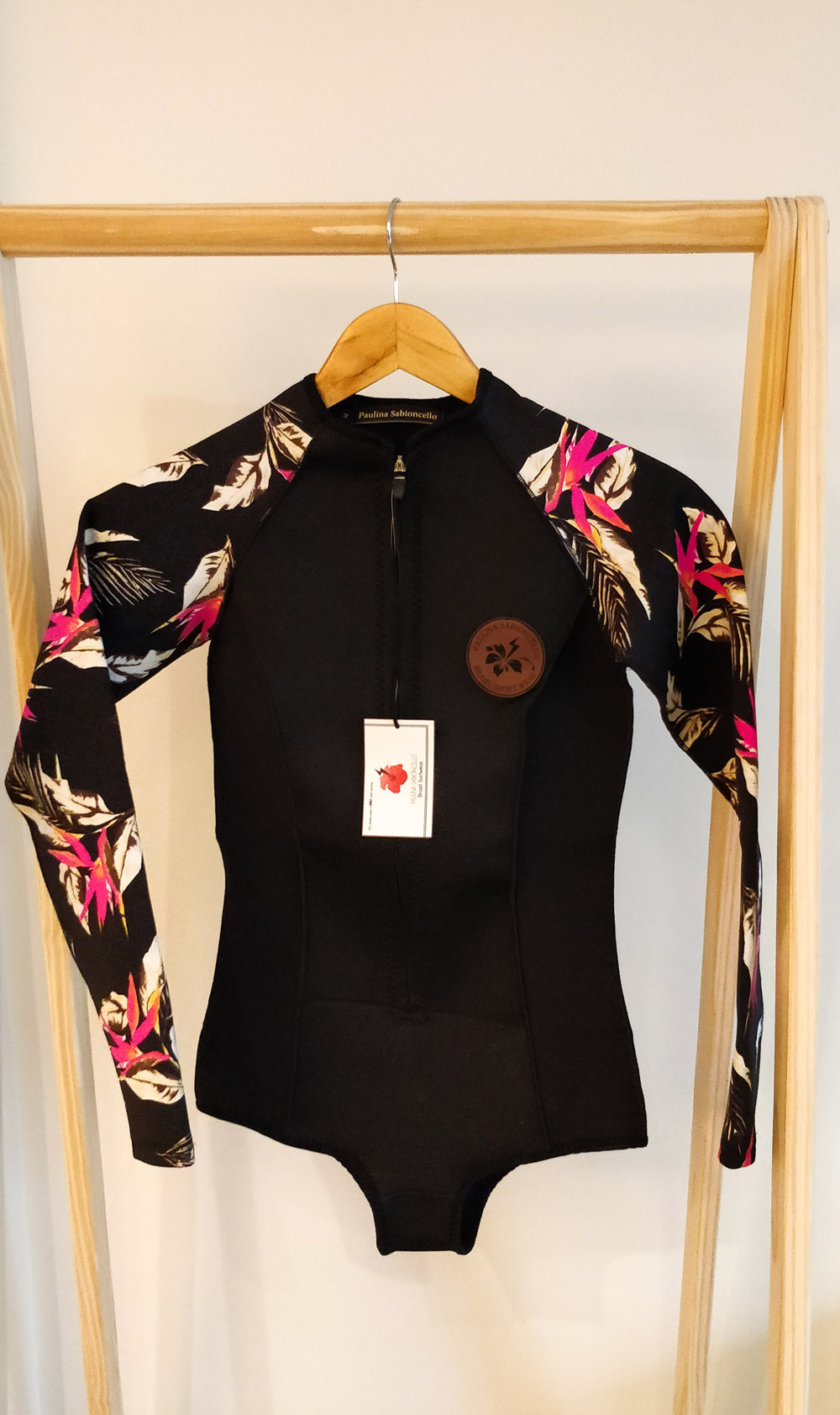 Neoprene Paulina Sabioncello Body Negro - Flower fucsia